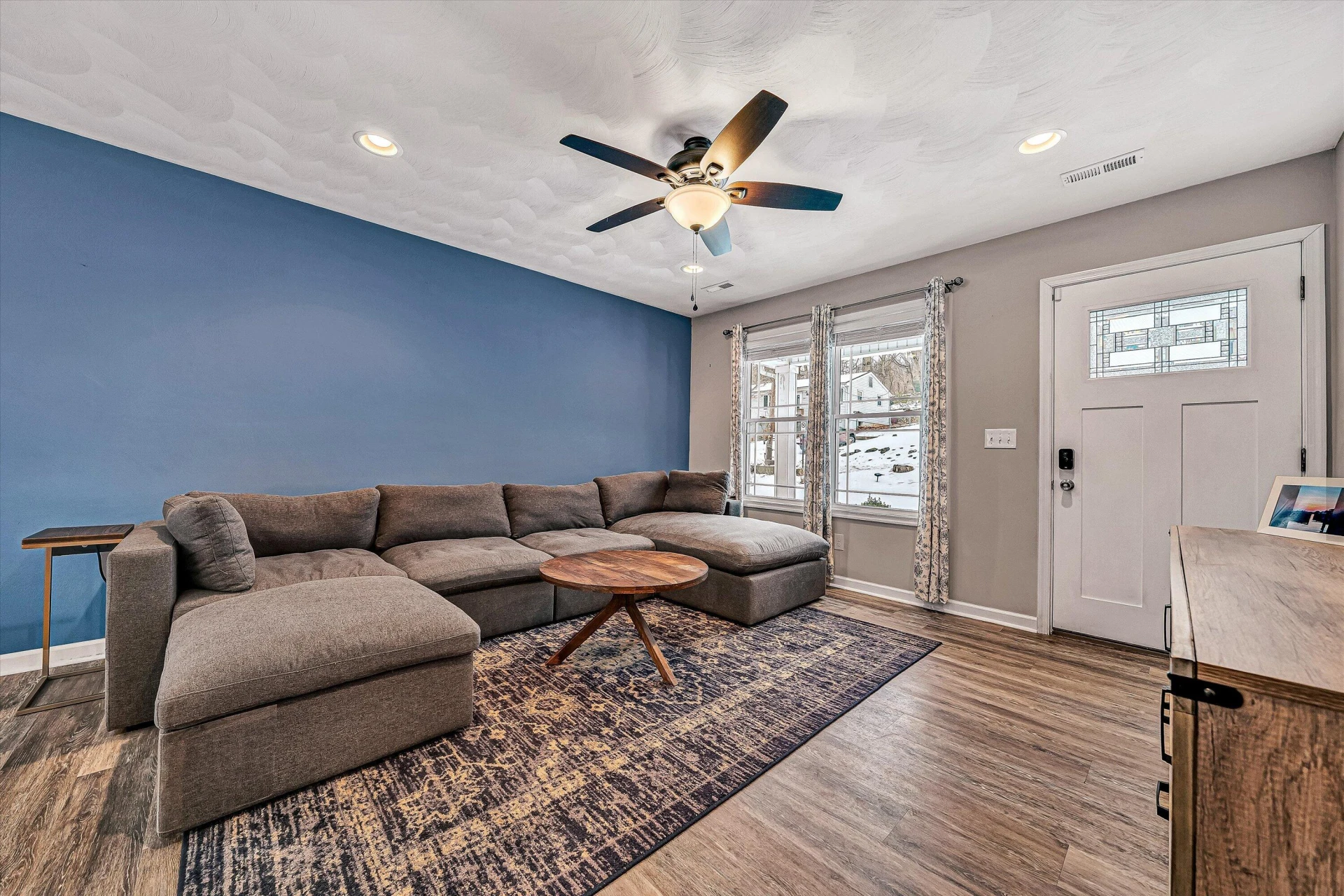 2111 Woodland RD SE - Photo 3