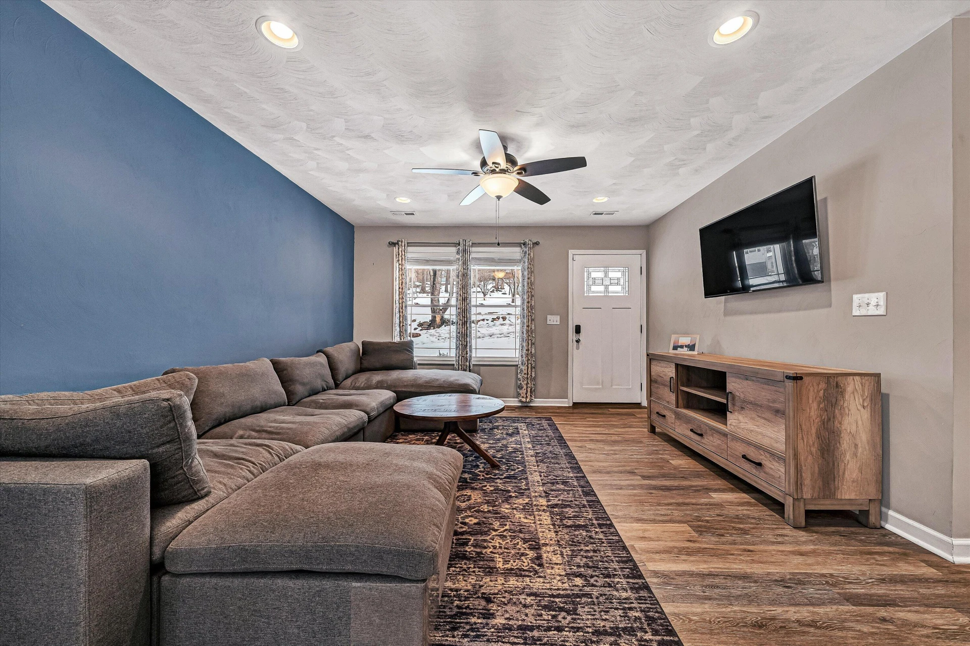 2111 Woodland RD SE - Photo 4