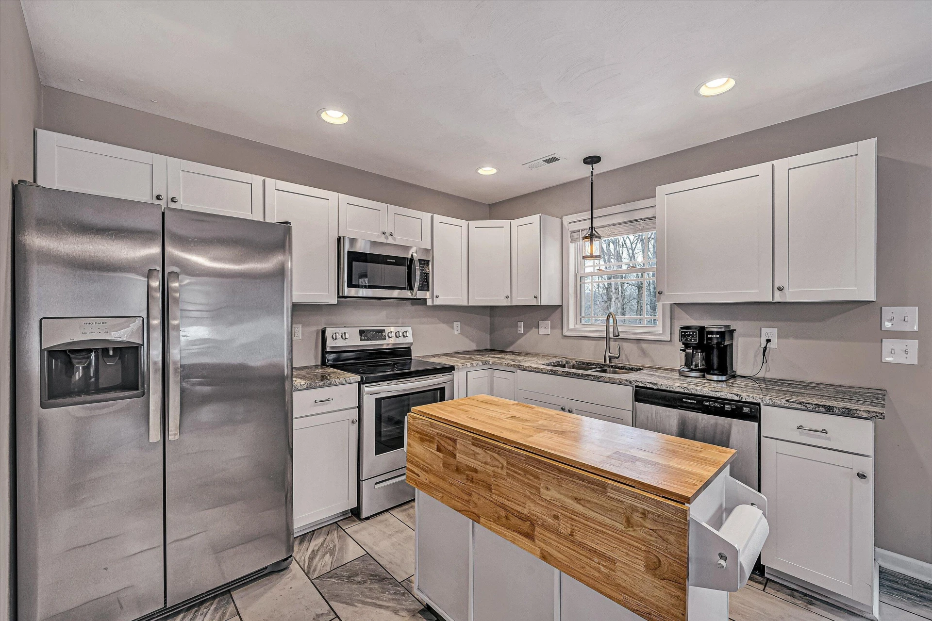 2111 Woodland RD SE - Photo 8