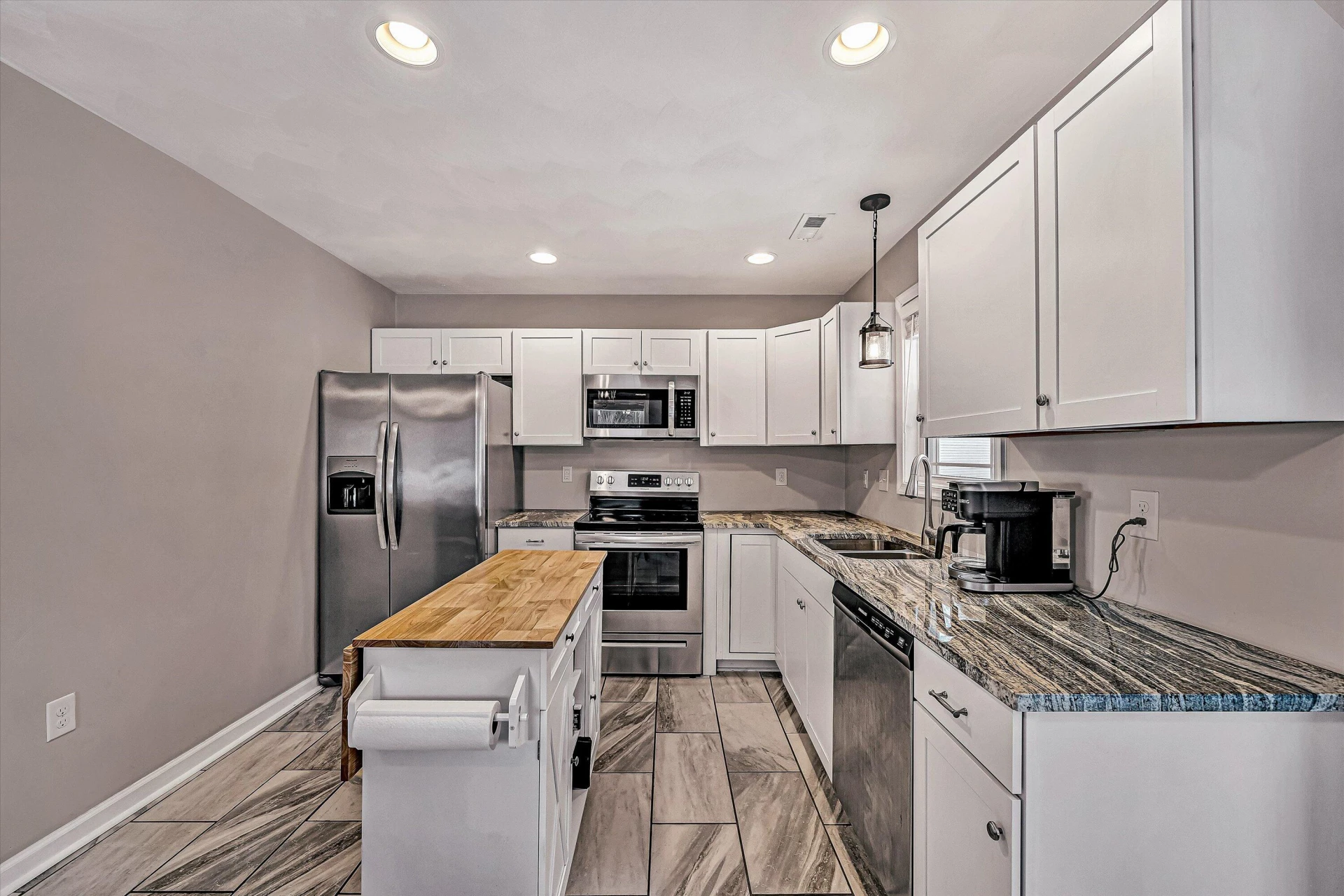 2111 Woodland RD SE - Photo 9