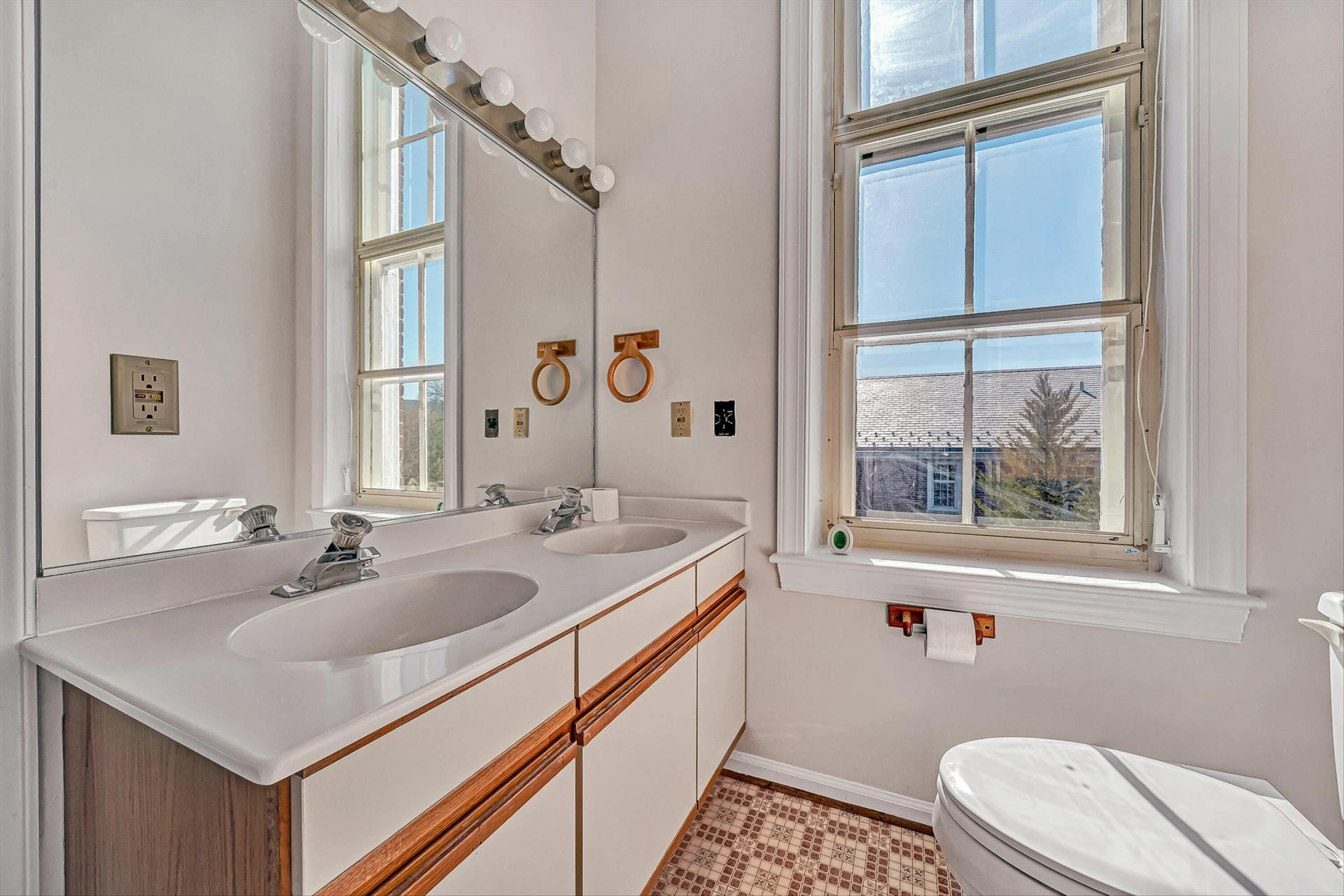 129 Academy ST - Photo 8