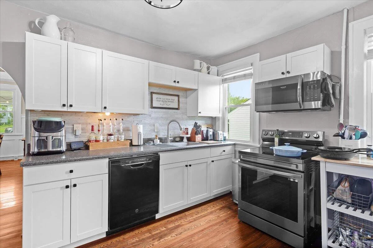 1639 Sunset AVE - Photo 18
