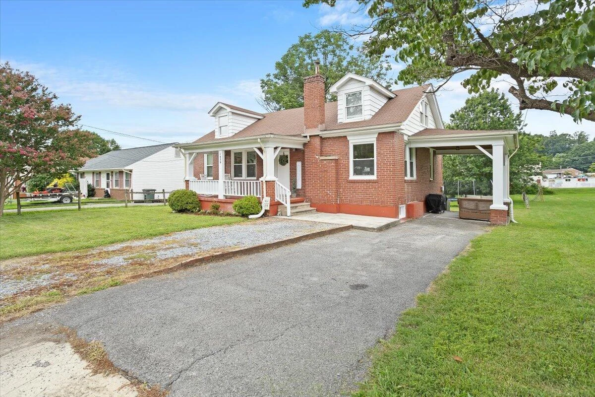 1639 Sunset AVE - Photo 2
