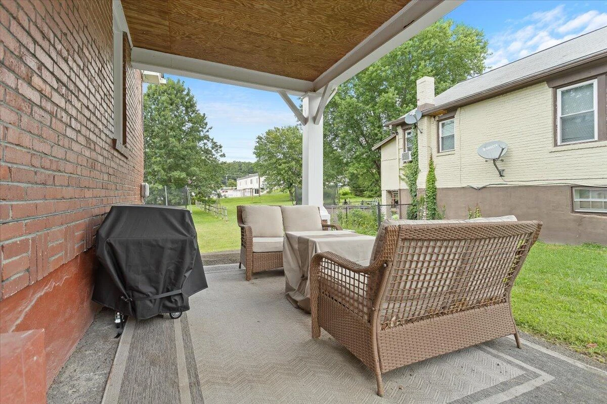 1639 Sunset AVE - Photo 3