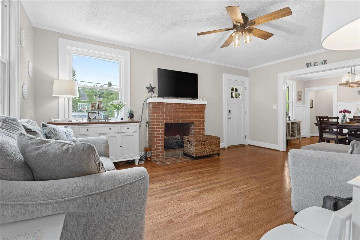 1639 Sunset AVE - Photo 6