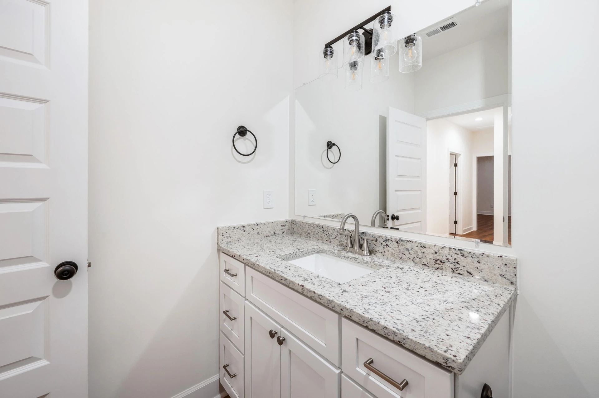 10480 Leesville RD - Photo 19