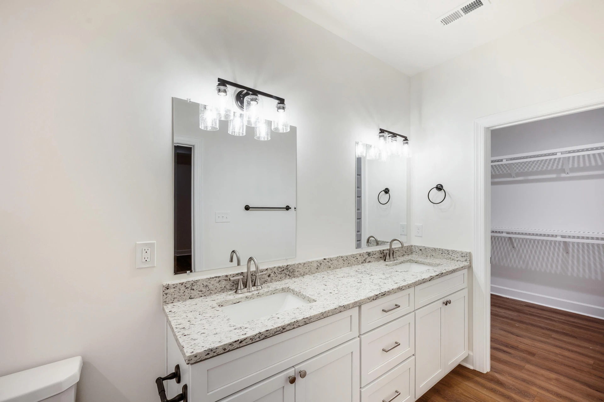 10480 Leesville RD - Photo 24