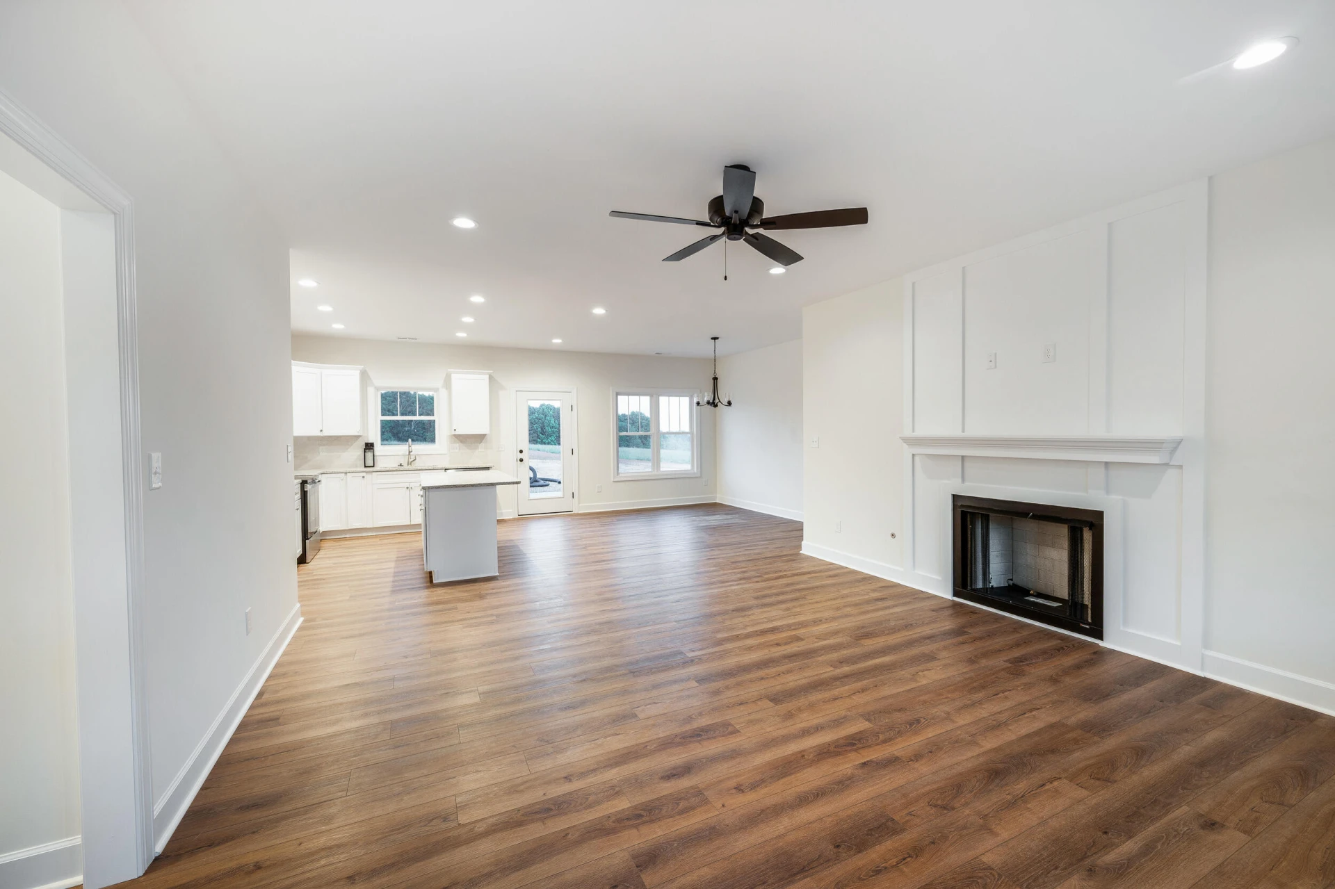 10480 Leesville RD - Photo 3
