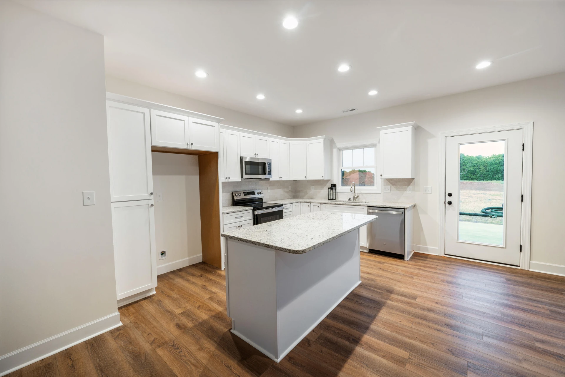 10480 Leesville RD - Photo 4