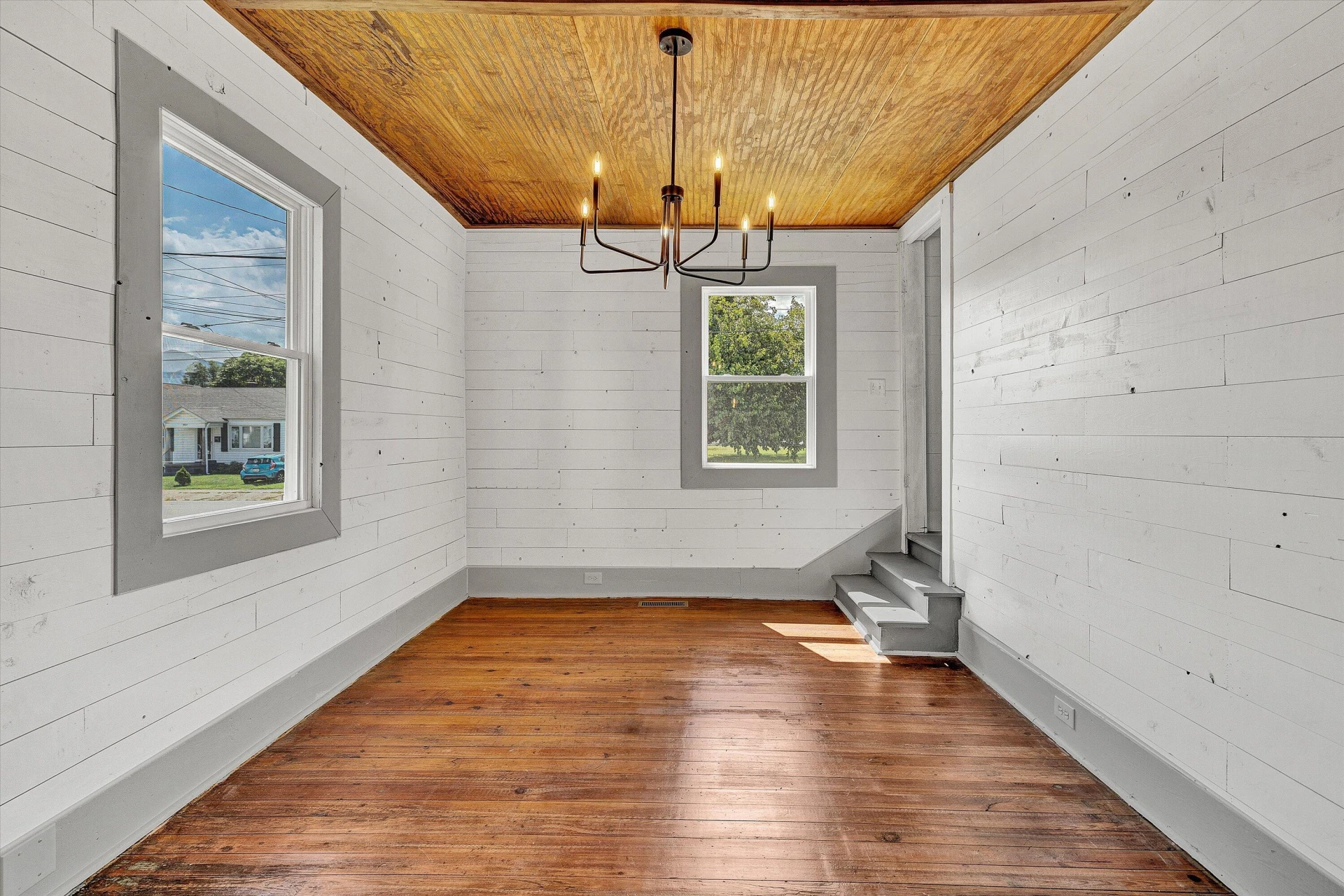 402 7th ST - Photo 12