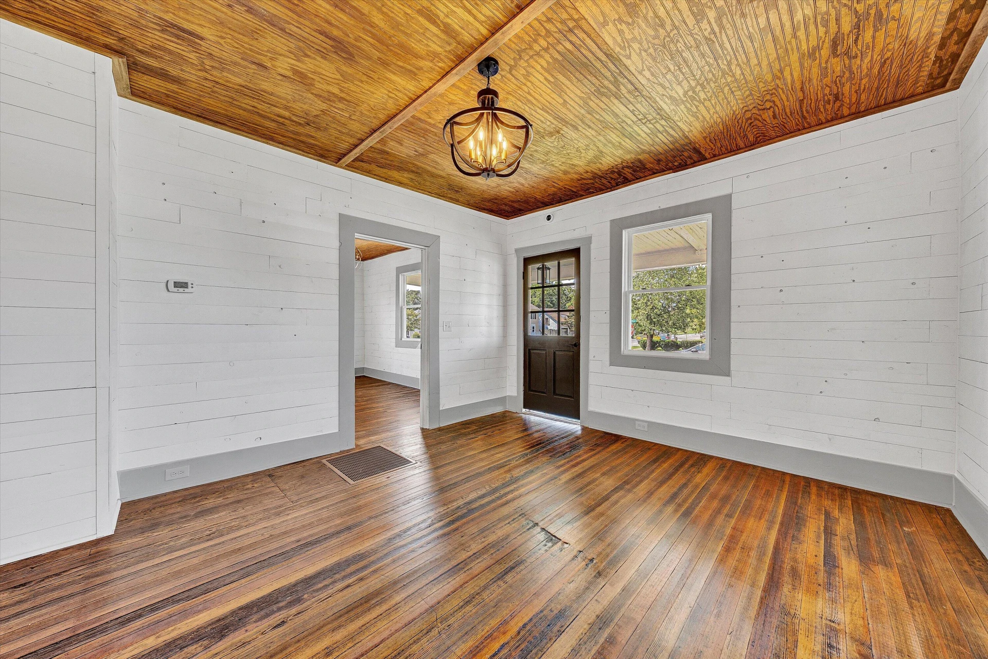 402 7th ST - Photo 5