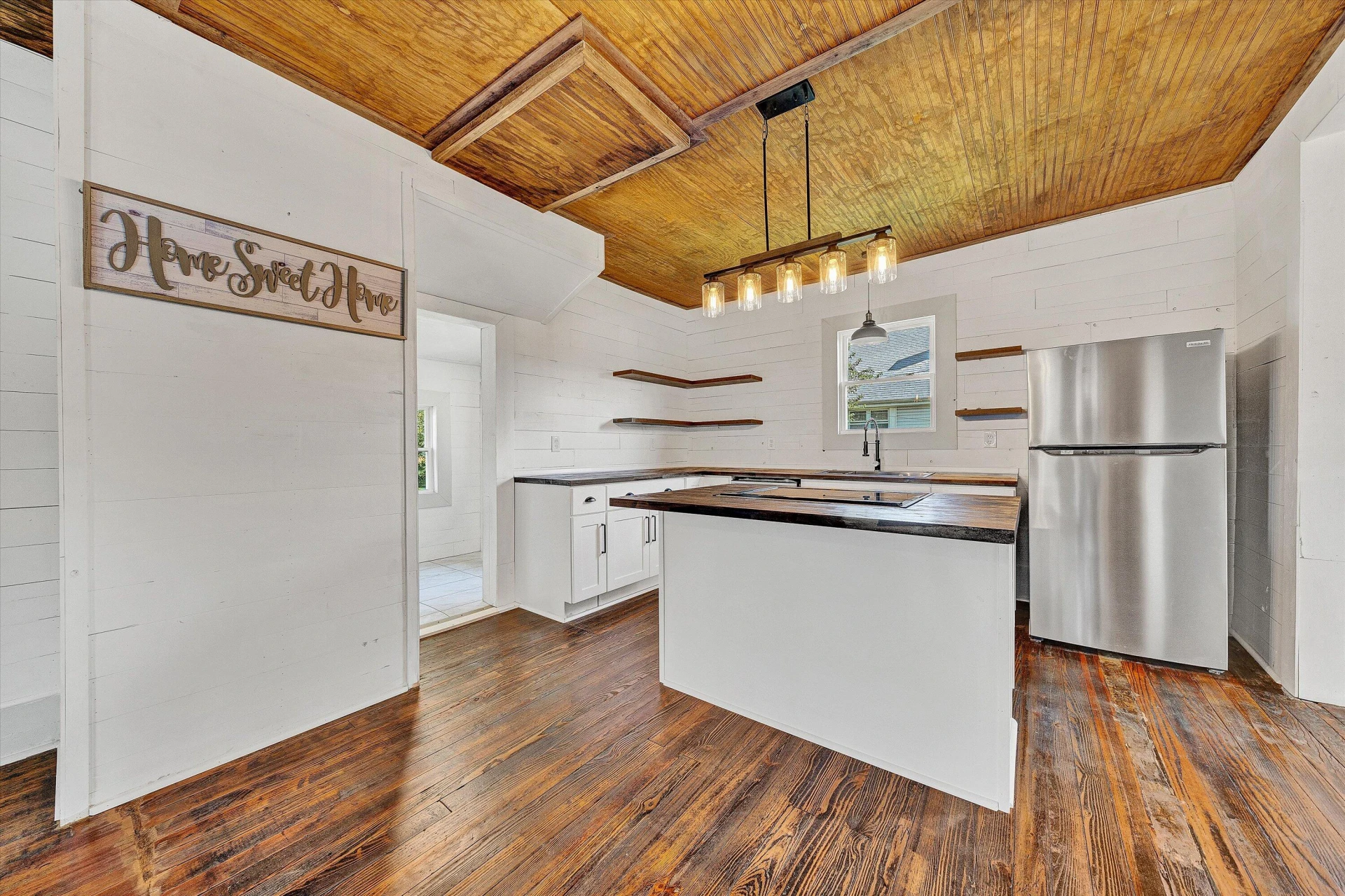 402 7th ST - Photo 7