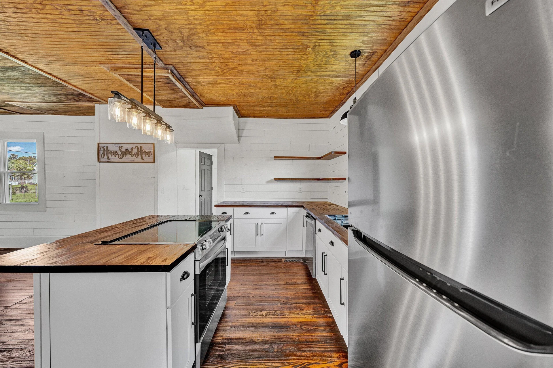 402 7th ST - Photo 9
