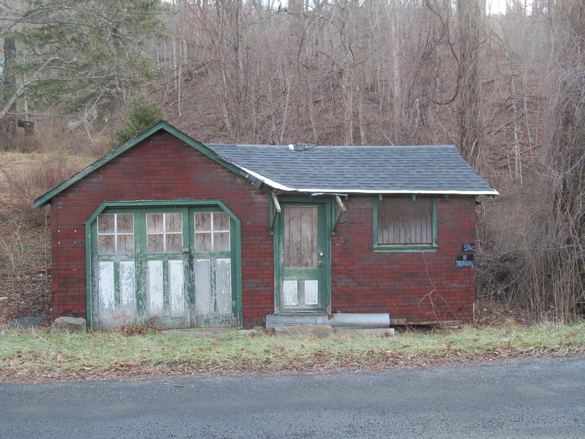 574 Grandview RD - Photo 3