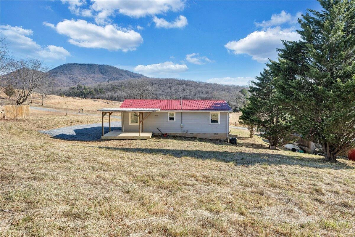1572 Little Catawba Creek RD - Photo 29