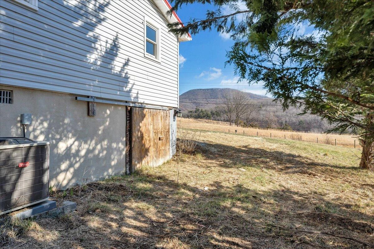 1572 Little Catawba Creek RD - Photo 32