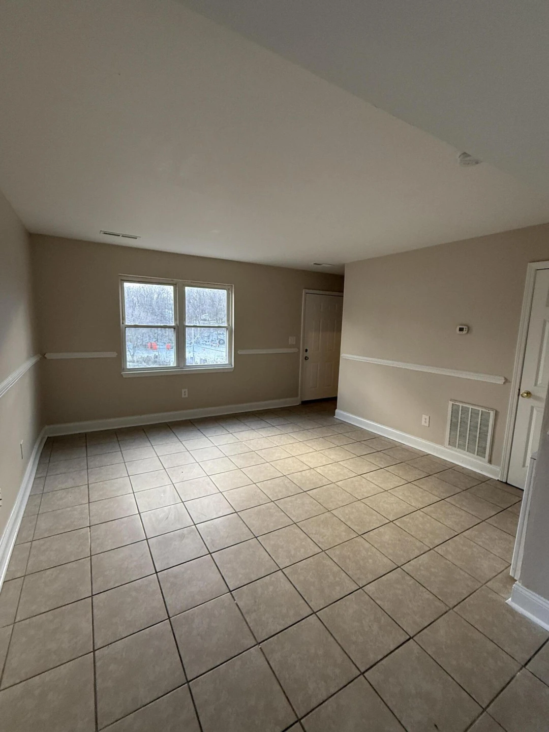 1608 Eastern AVE NE - Photo 3
