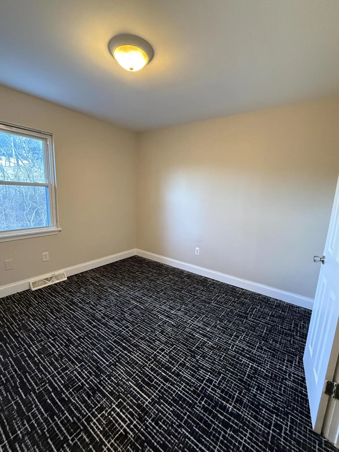 1608 Eastern AVE NE - Photo 7