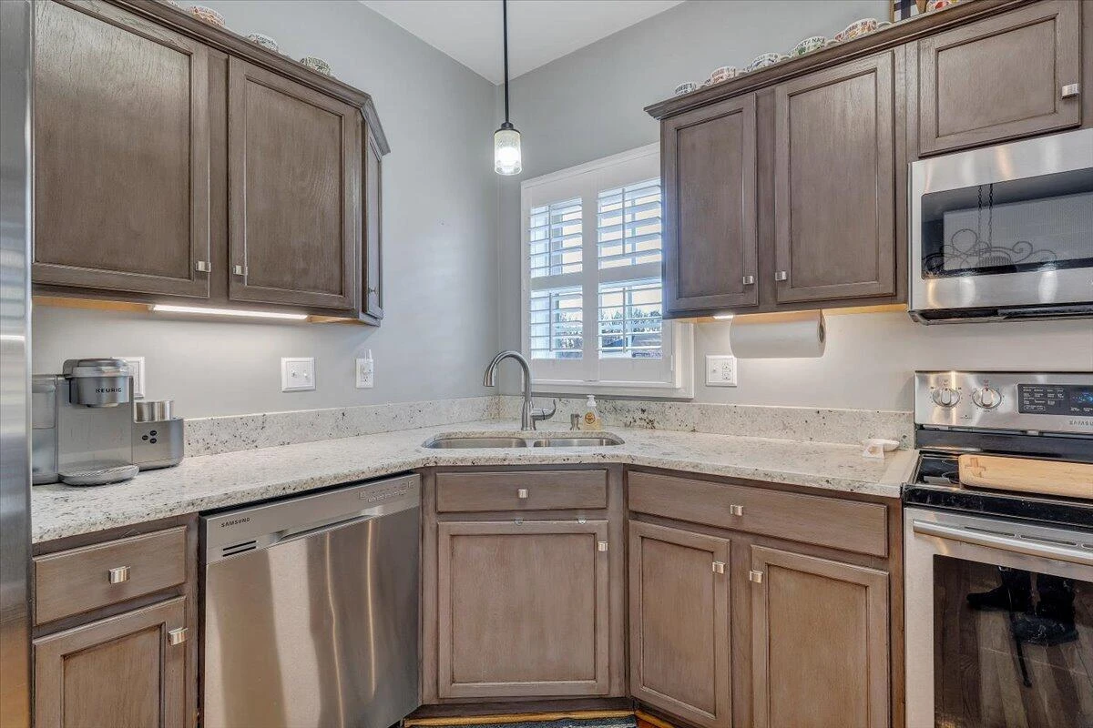 2525 Fountain LN - Photo 18
