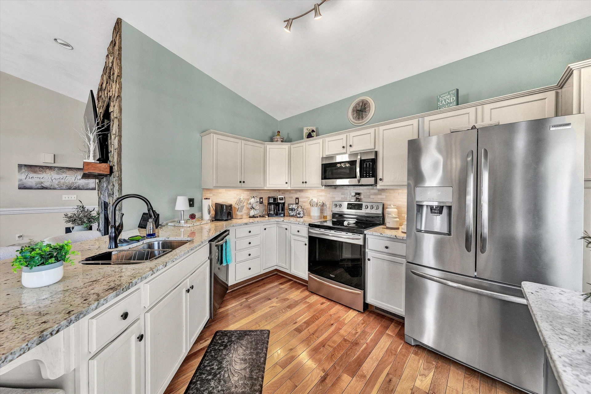 1615 Morewood RD - Photo 13
