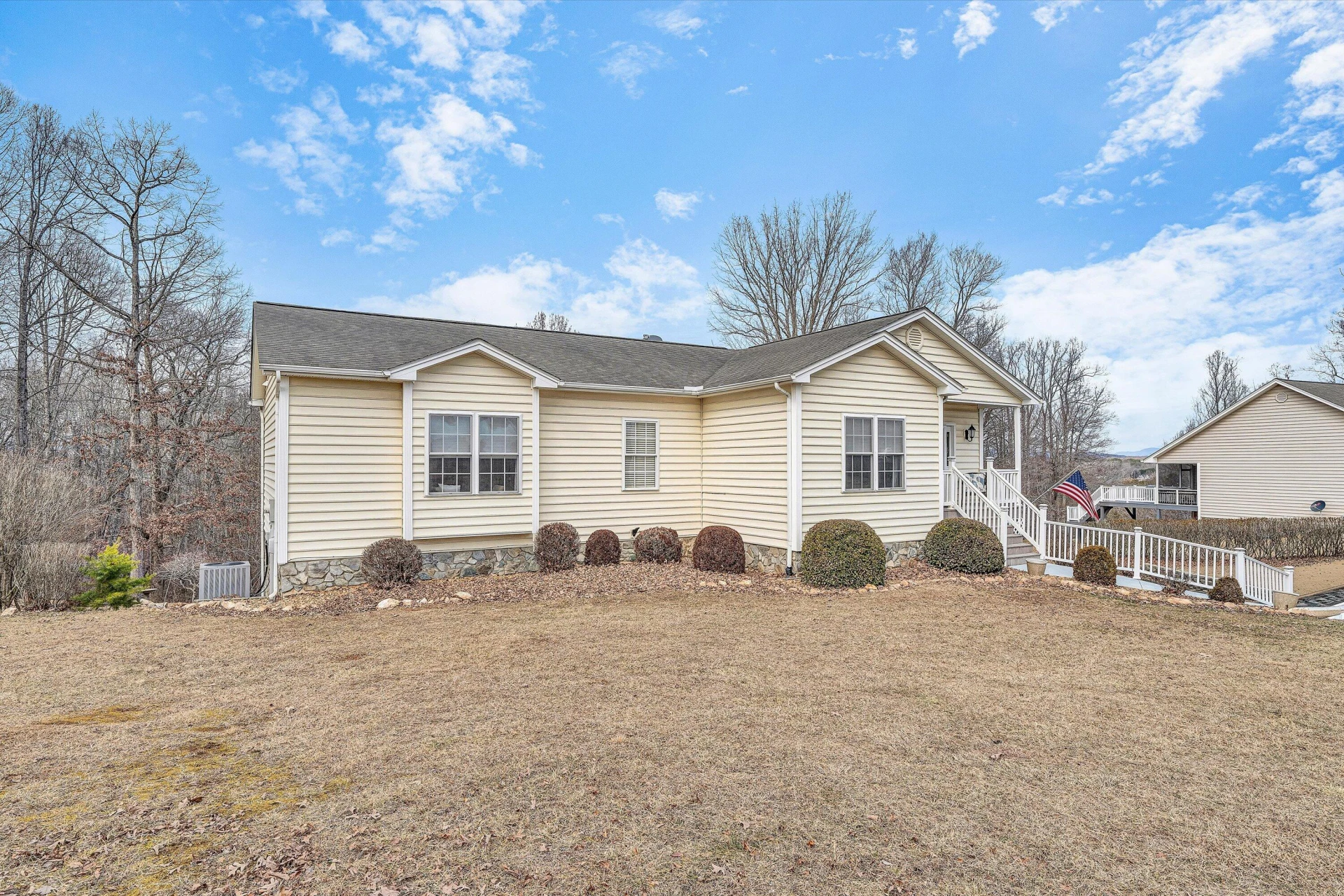 1615 Morewood RD - Photo 2