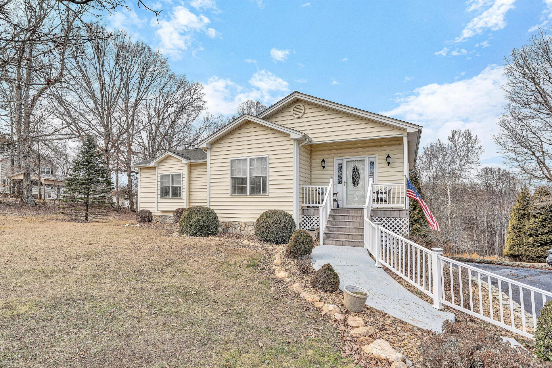 1615 Morewood RD - Photo 3