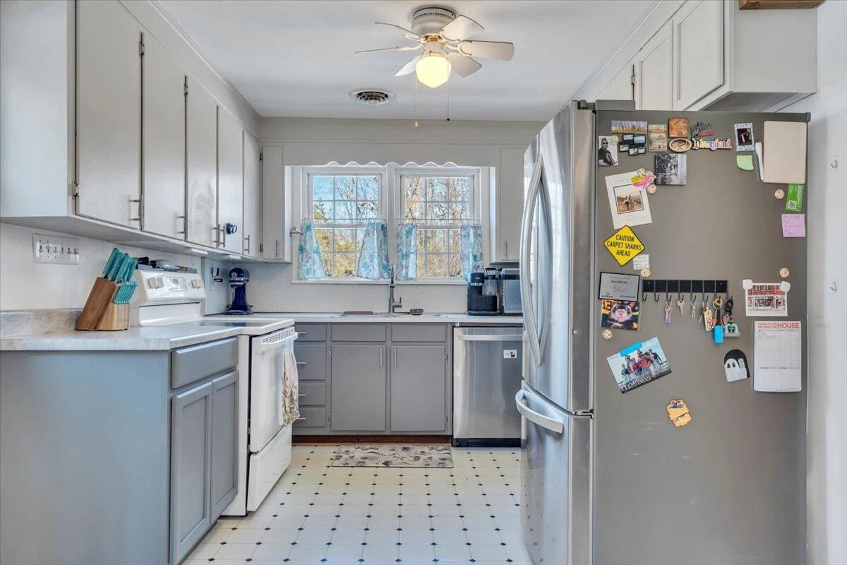 1720 Millbrook ST - Photo 18