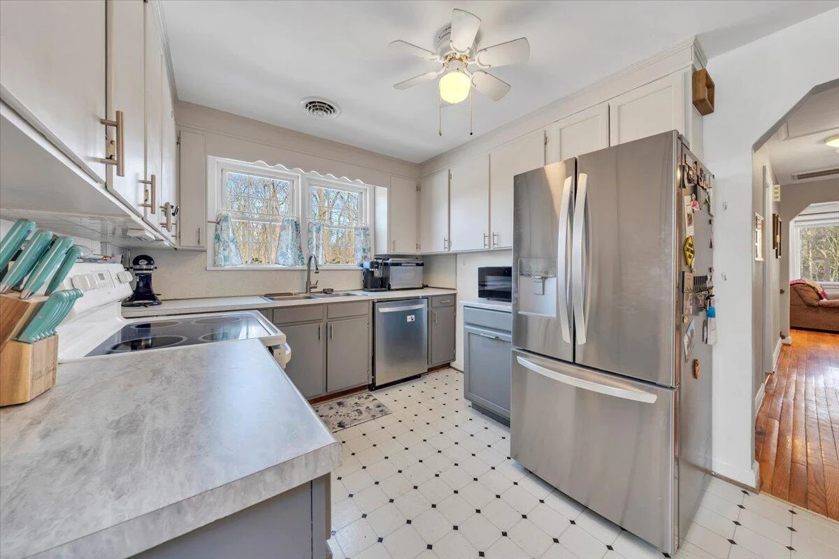 1720 Millbrook ST - Photo 19