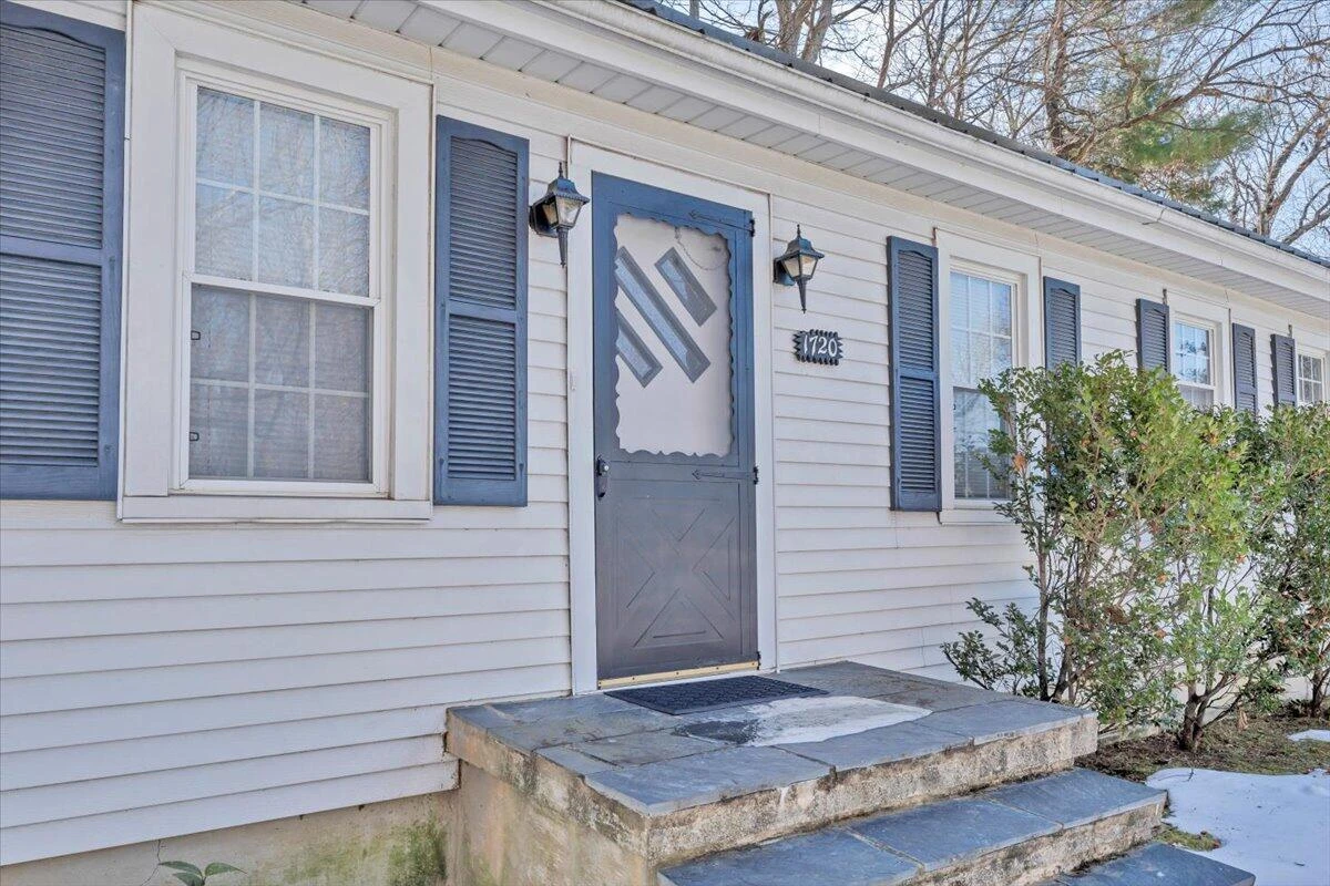1720 Millbrook ST - Photo 2