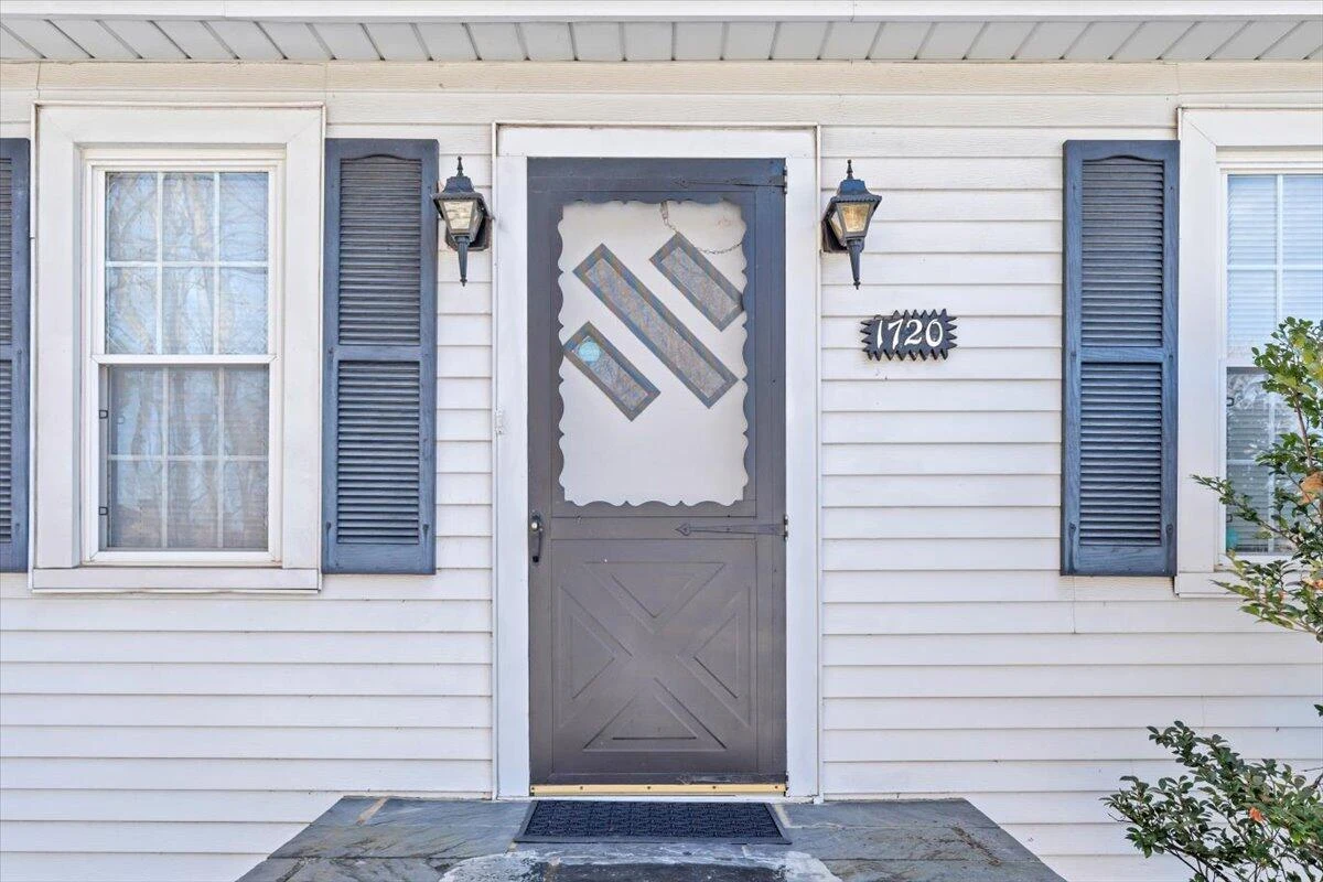 1720 Millbrook ST - Photo 3