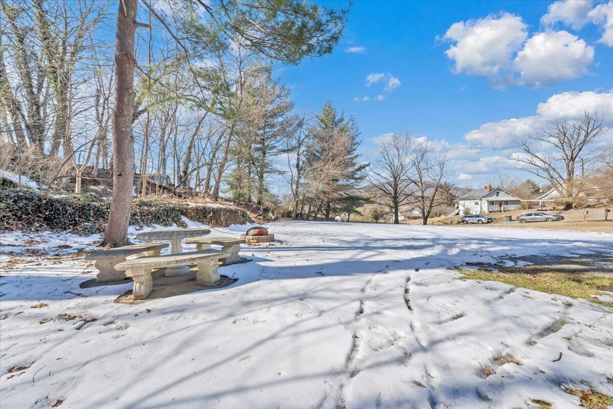 1720 Millbrook ST - Photo 37