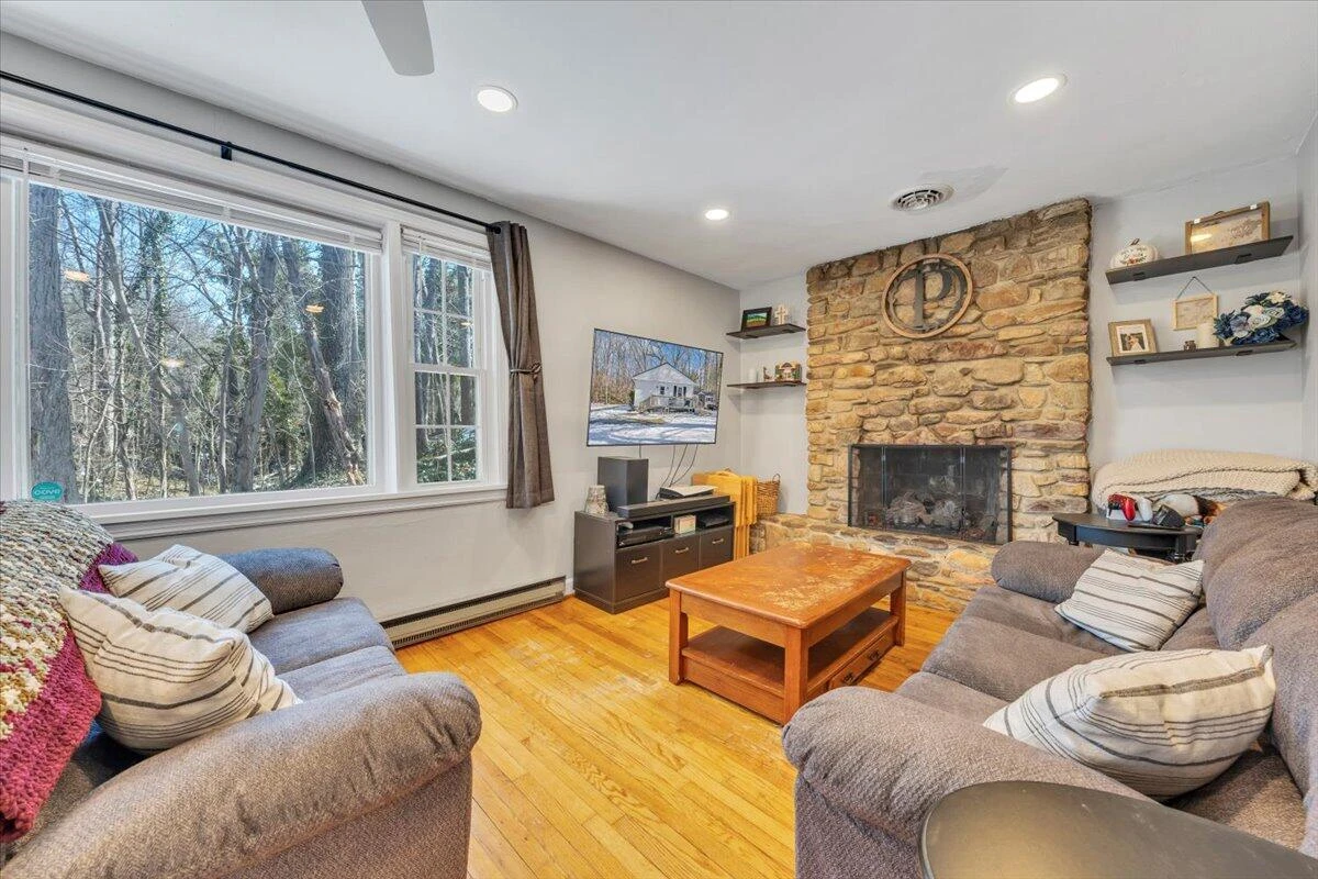 1720 Millbrook ST - Photo 5