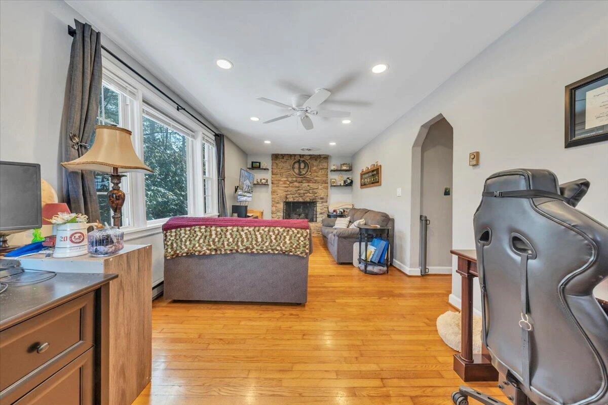 1720 Millbrook ST - Photo 6