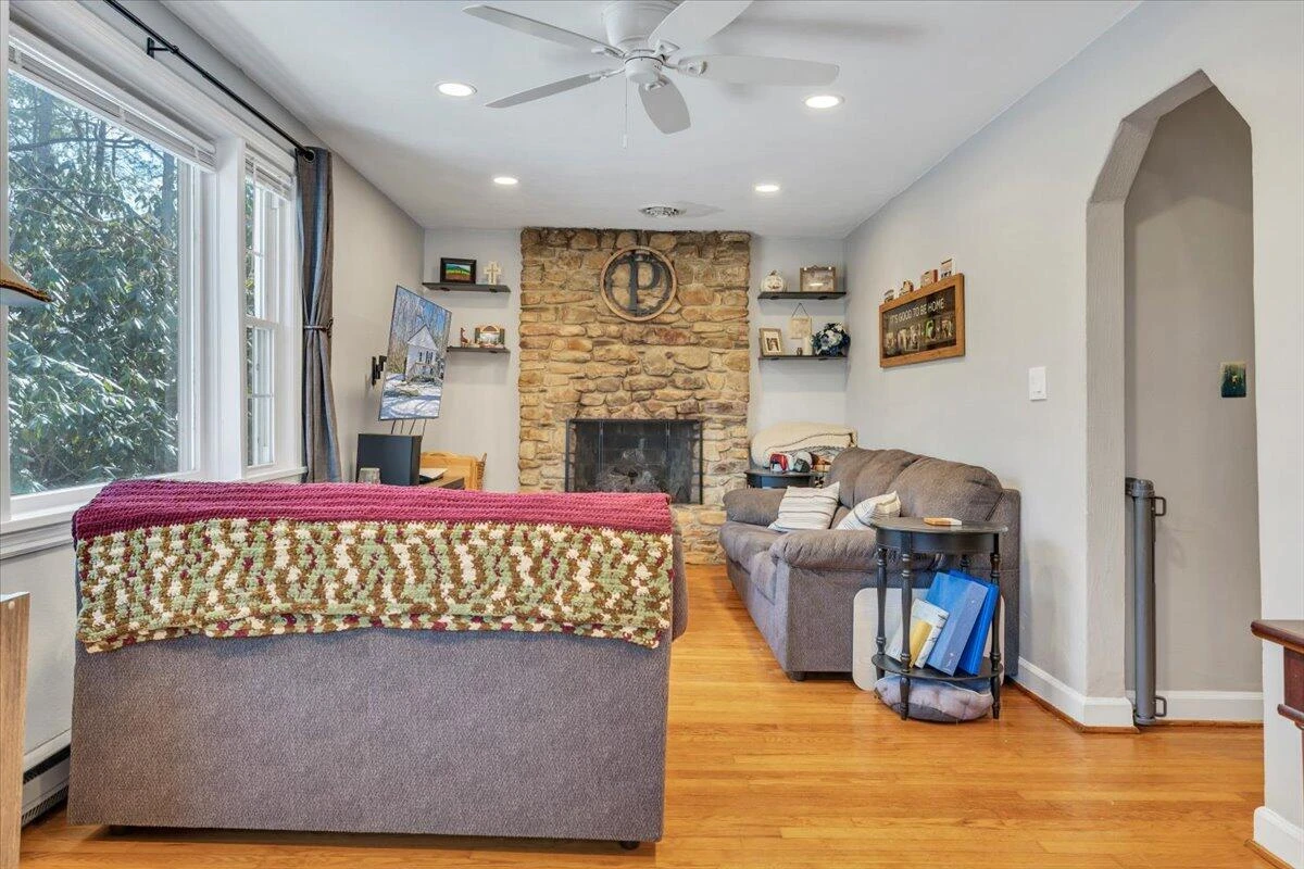 1720 Millbrook ST - Photo 7