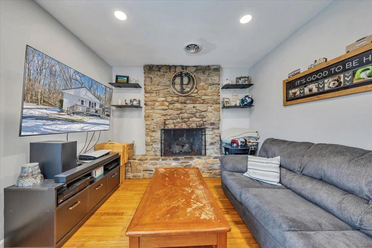 1720 Millbrook ST - Photo 8