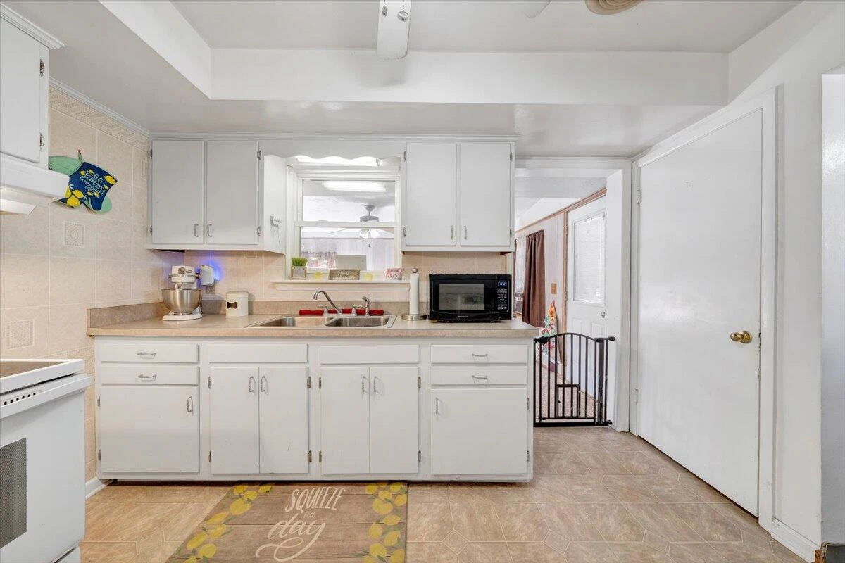 1019 Rosemary AVE SE - Photo 12
