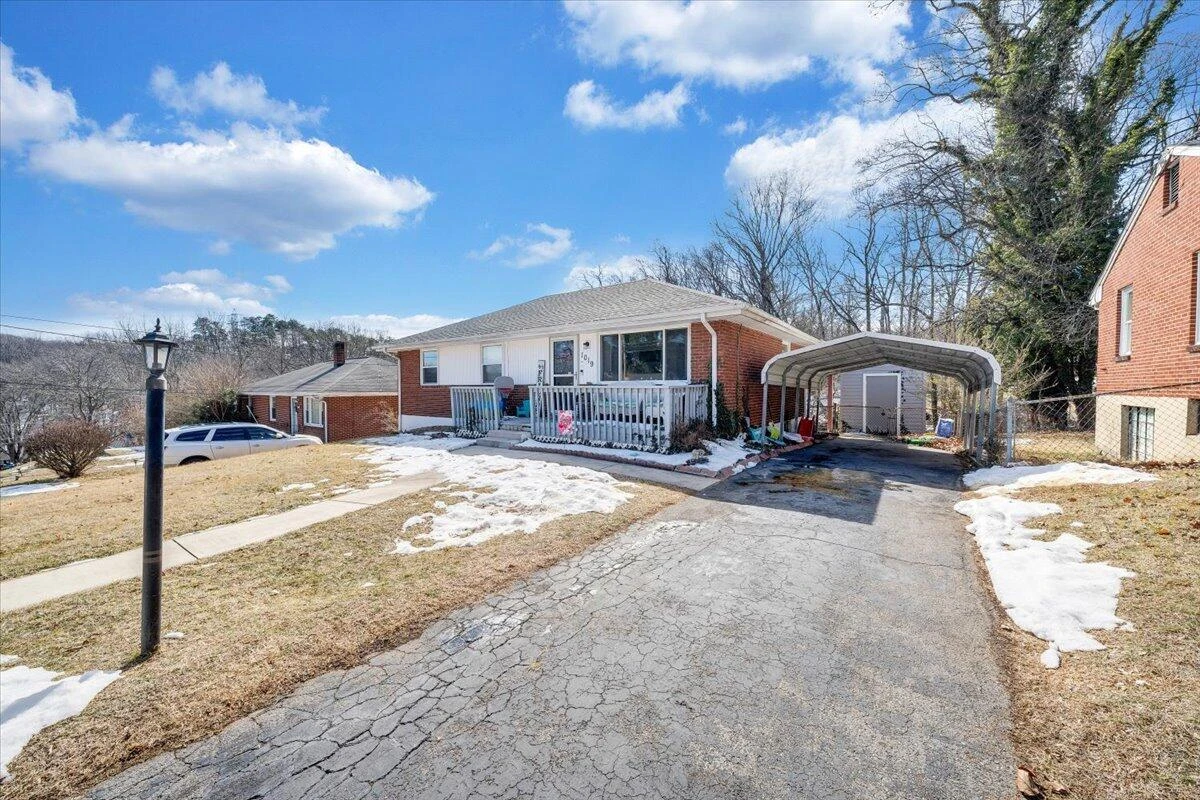 1019 Rosemary AVE SE - Photo 2