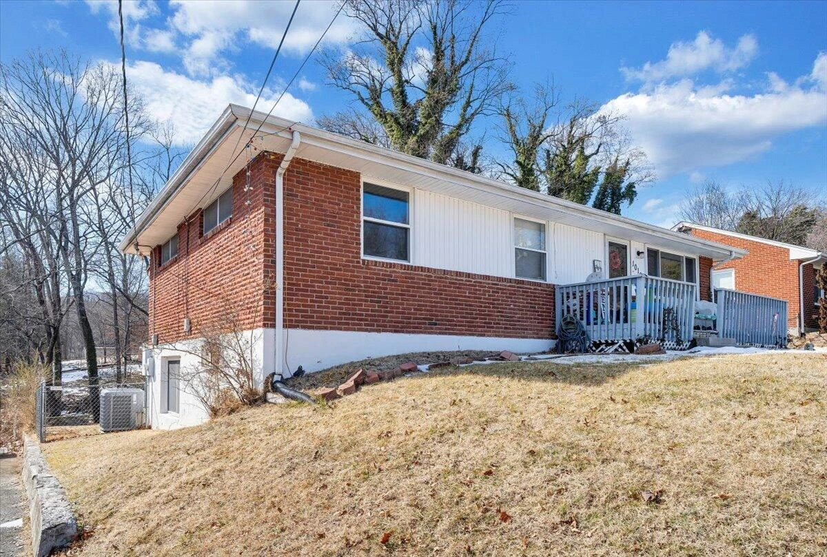 1019 Rosemary AVE SE - Photo 3