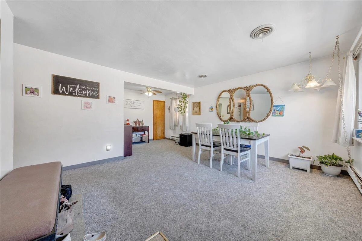 1019 Rosemary AVE SE - Photo 4