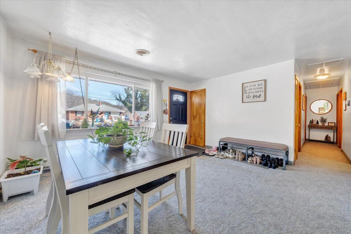1019 Rosemary AVE SE - Photo 6