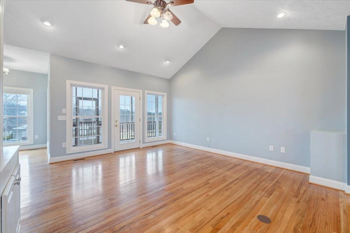 275 Chestnut Creek DR - Photo 17