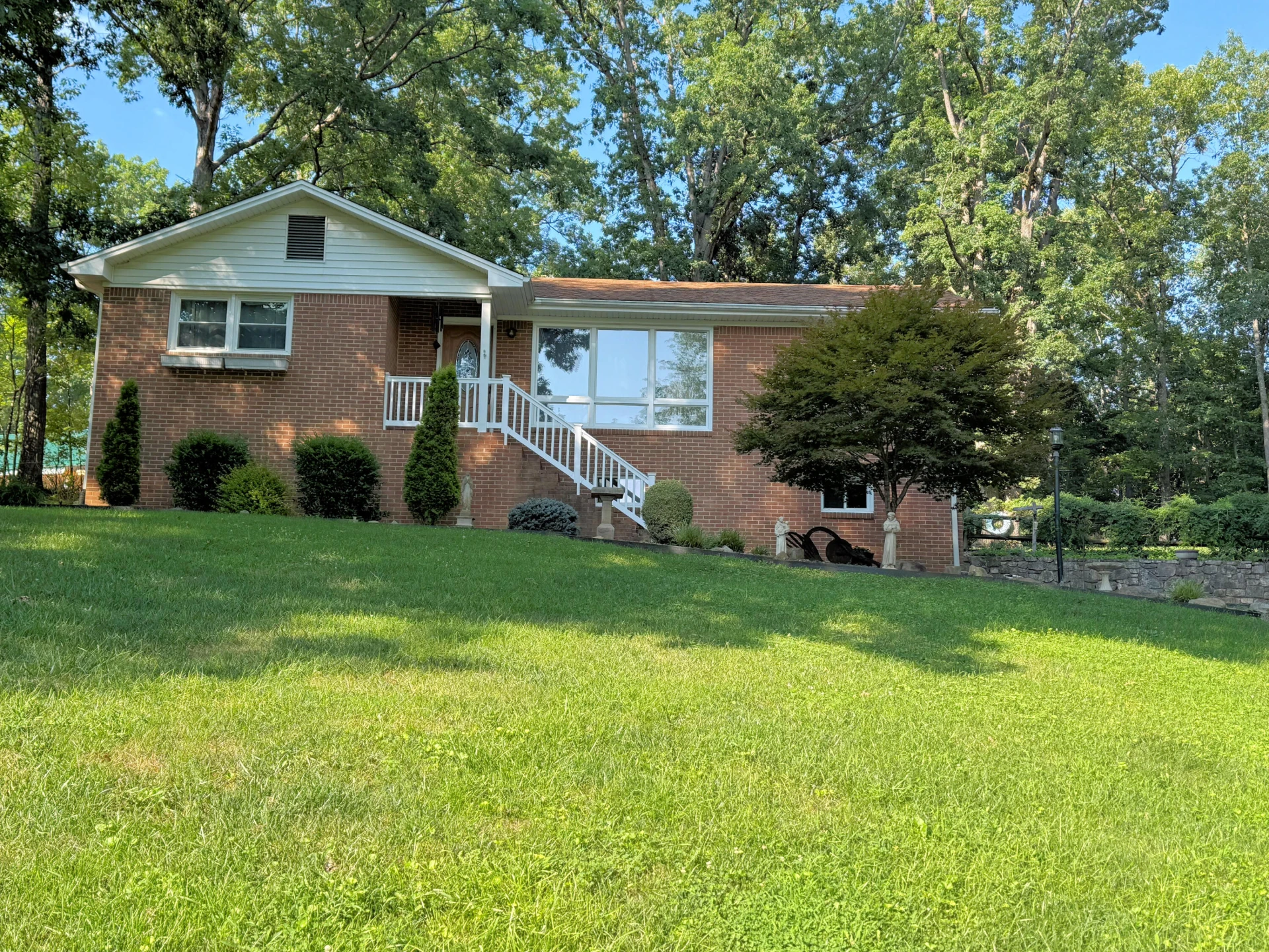 136 Sherwood DR - Photo 4