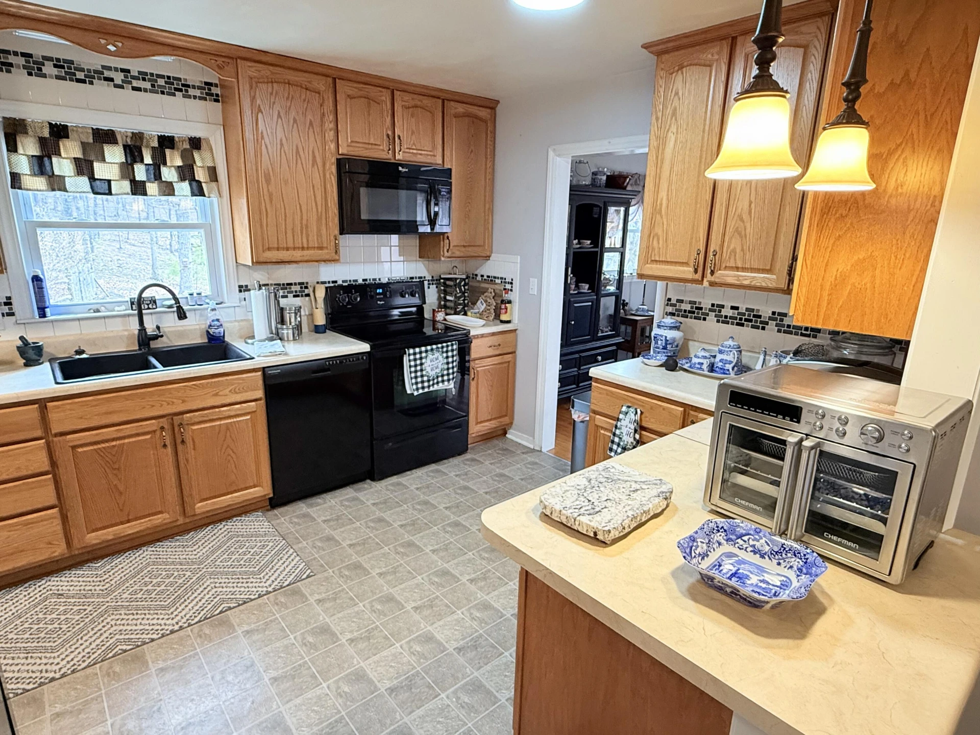 136 Sherwood DR - Photo 8