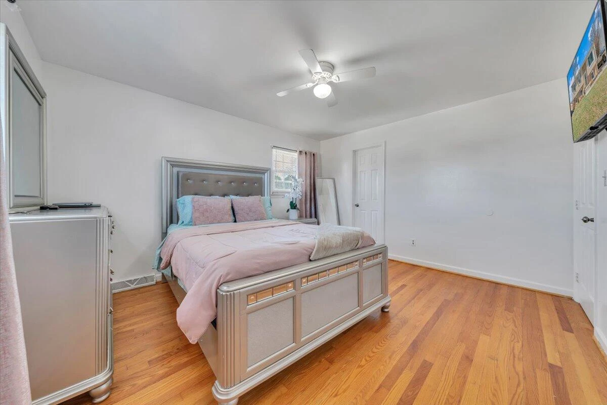 5572 Ambassador DR - Photo 16