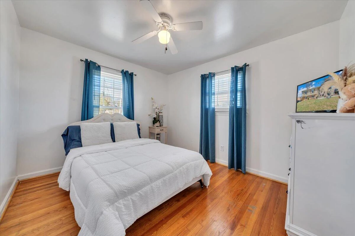 5572 Ambassador DR - Photo 21