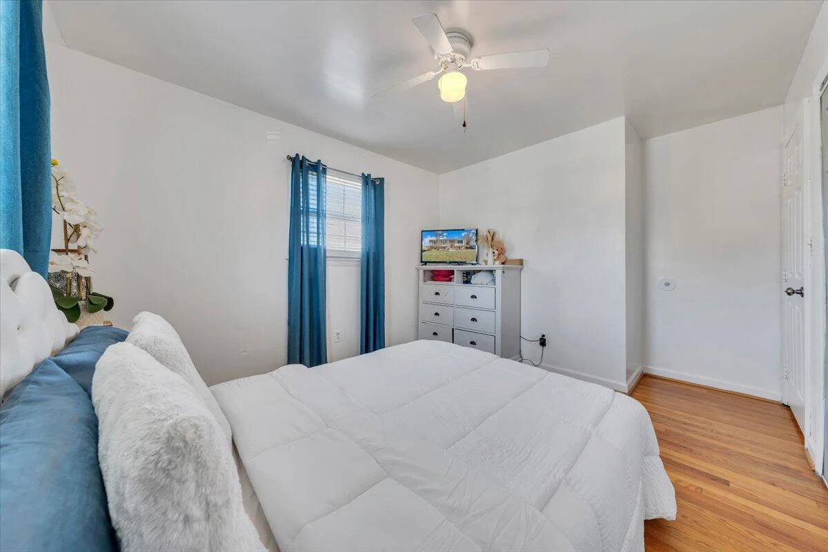5572 Ambassador DR - Photo 22