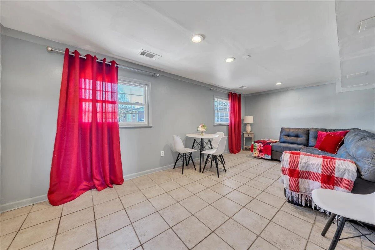 5572 Ambassador DR - Photo 27
