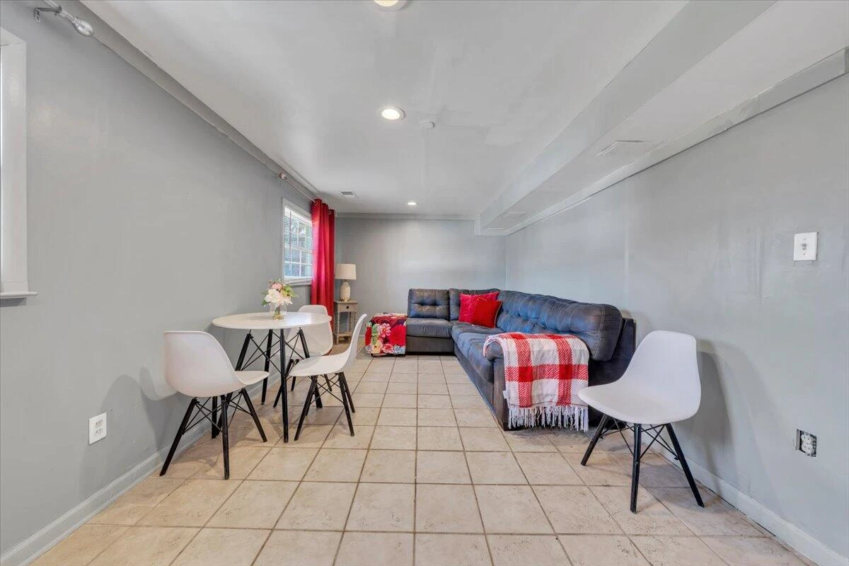 5572 Ambassador DR - Photo 28