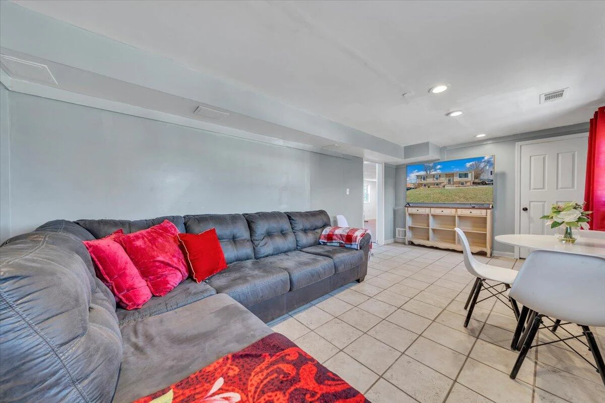 5572 Ambassador DR - Photo 29
