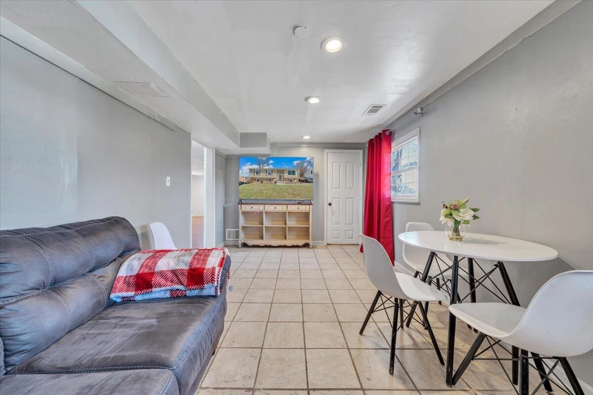 5572 Ambassador DR - Photo 30